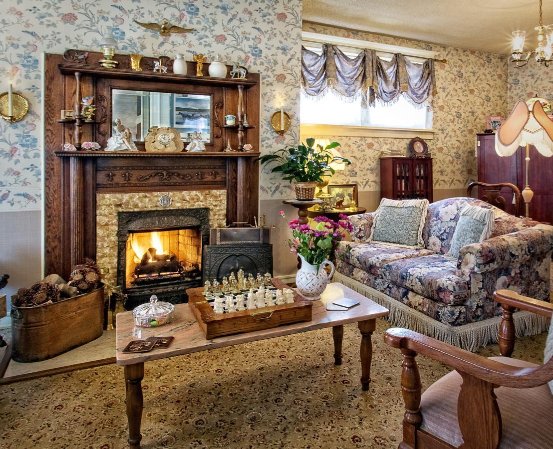 Holden House 1902 Bed & Breakfast Inn Colorado Springs Exterior photo
